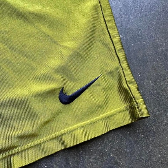 Vintage 90s Nike Green Basketball Shorts Silky Polyester Size Large - Picture 2 of 6